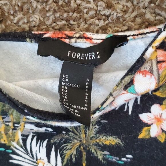 Forever 21 Floral Print Crop Tank Top - Picture 3 of 6